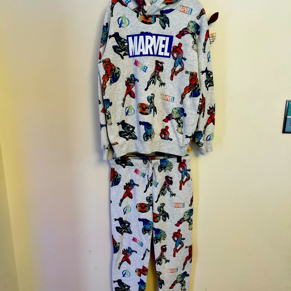 EUC H&M matching Marvel sweatshirt/pant set